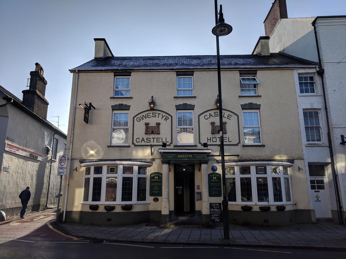 The Castle Hotel Lampeter Exterior photo